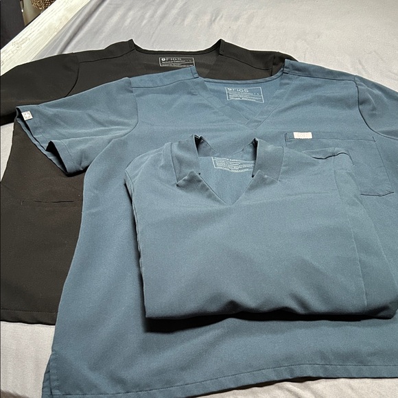 Figs women’s scrub tops in black + harbor grey + 2 black pants - Picture 2 of 2